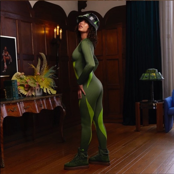 💎IVY PARK Halls of Ivy Green Catsuit, never opened - large 💎 - Picture 4 of 4